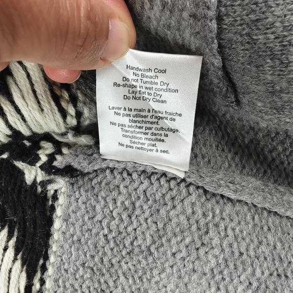 TNA By Artzia 100% Lambswool Cowichan Knit Sweater Hoodie Grey Cream Native - Picture 9 of 9